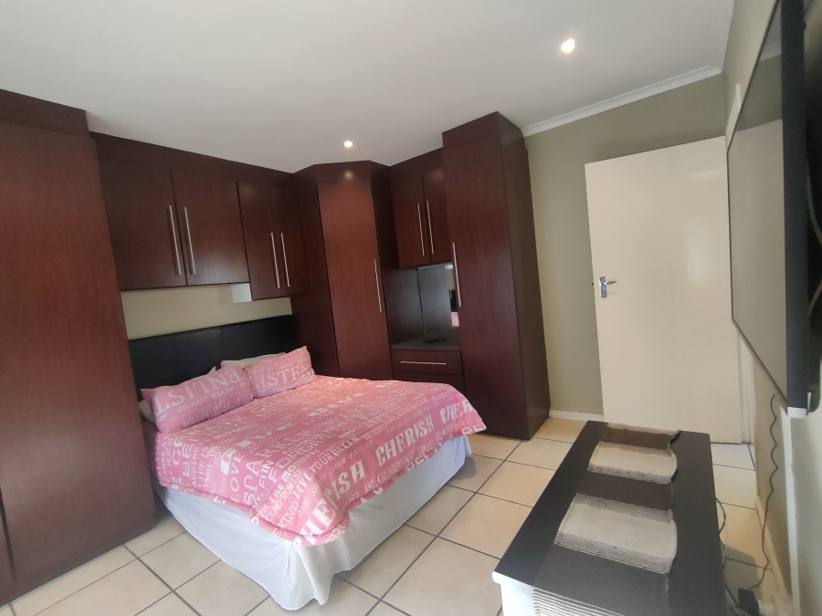 8 Bedroom Property for Sale in Wavecrest Eastern Cape